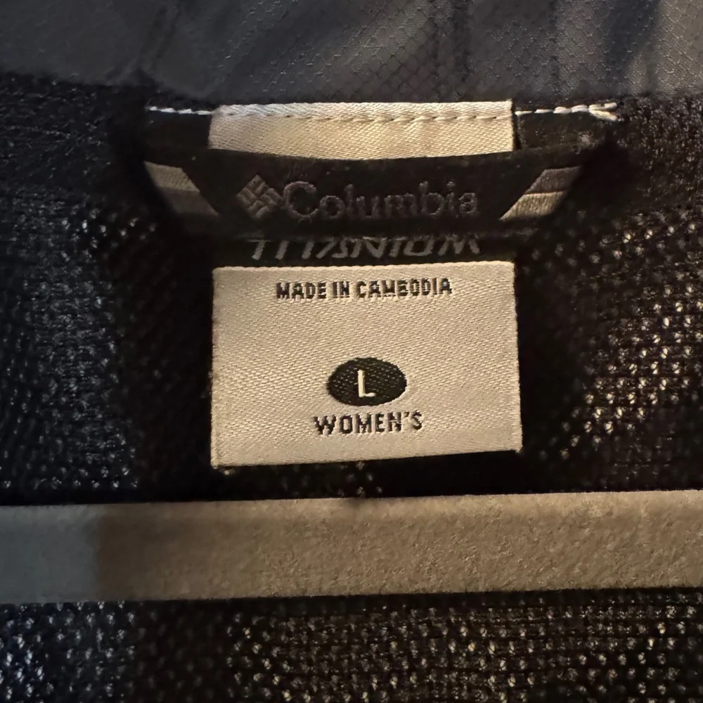 Women’s Columbia Sportswear Omni-Tech Titamium Rain Jacket - Picture 7 of 8